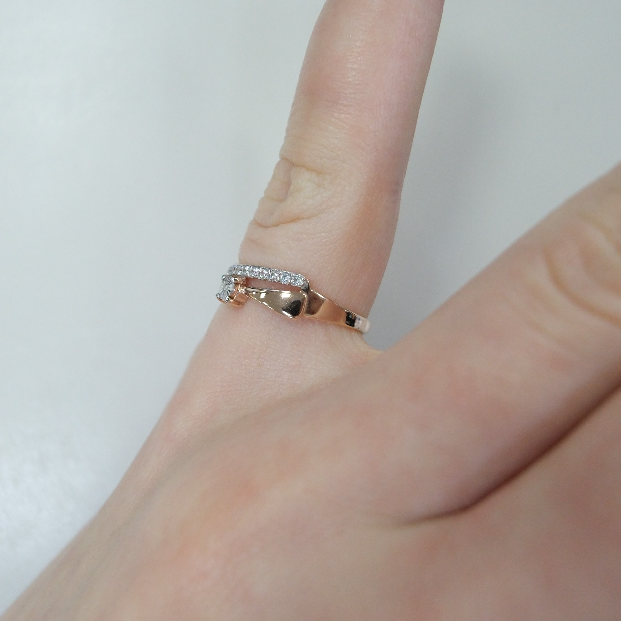 Серебряное кольцо с бриллиантом